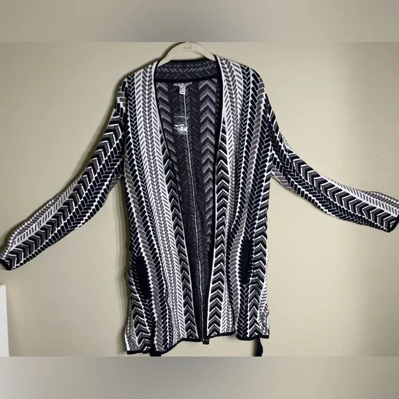 Isaac Mizrahi Live Black and White Chevron Design Tie Close Cardigan M NWT - Picture 3 of 5